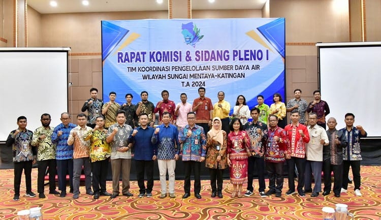 Cegah Krisis Air, Kepala Bappedalitbang Provinsi Buka Rapat Komisi dan Sidang Pleno I TKPSDA WS Mentaya-Katingan Tahun 2024