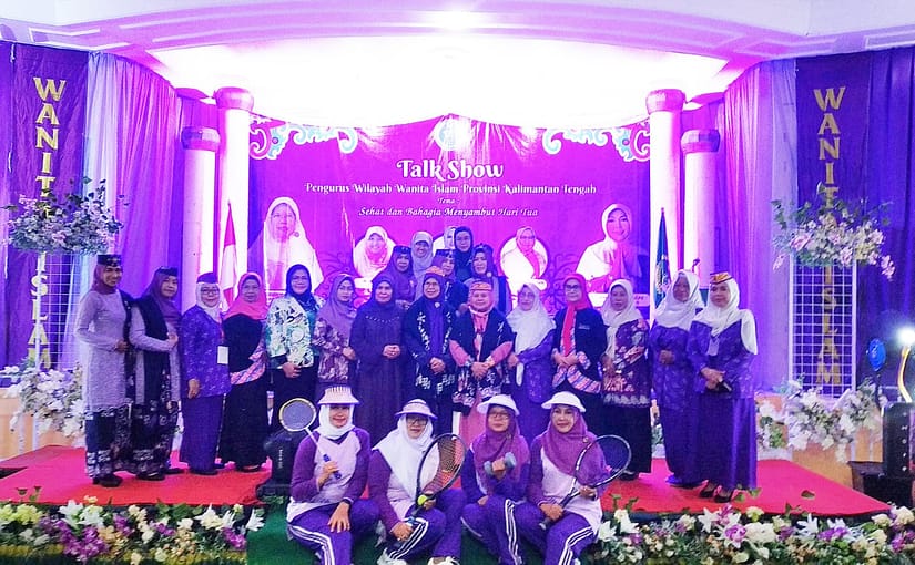 PW Wanita Islam Kalteng Sampaikan Pesan “Tetap Sehat dan Bahagia di Hari Tua” Melalui Talk Show