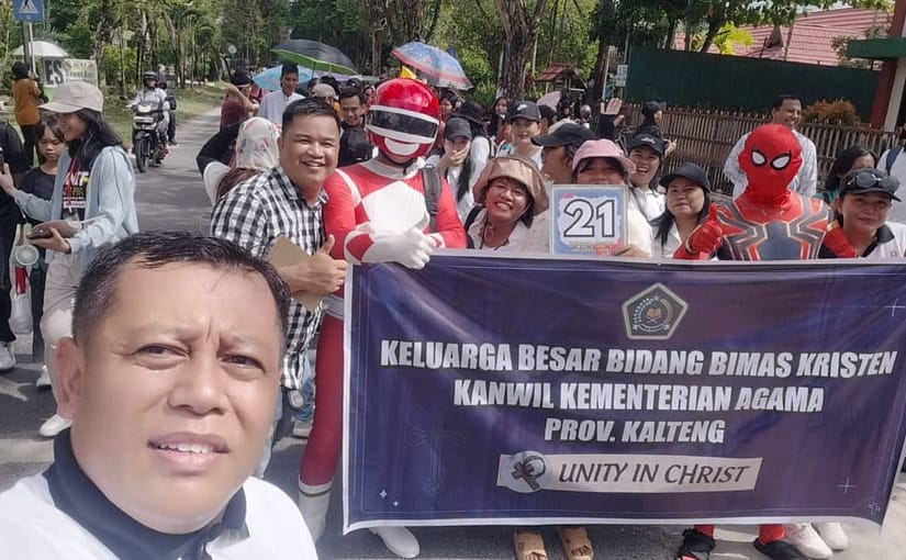 Grup Kementerian Agama Saat Bersiap Ikut Pawai Paskah Nasional, Istimewa. Tokoh Superhero Turun ke Jalan